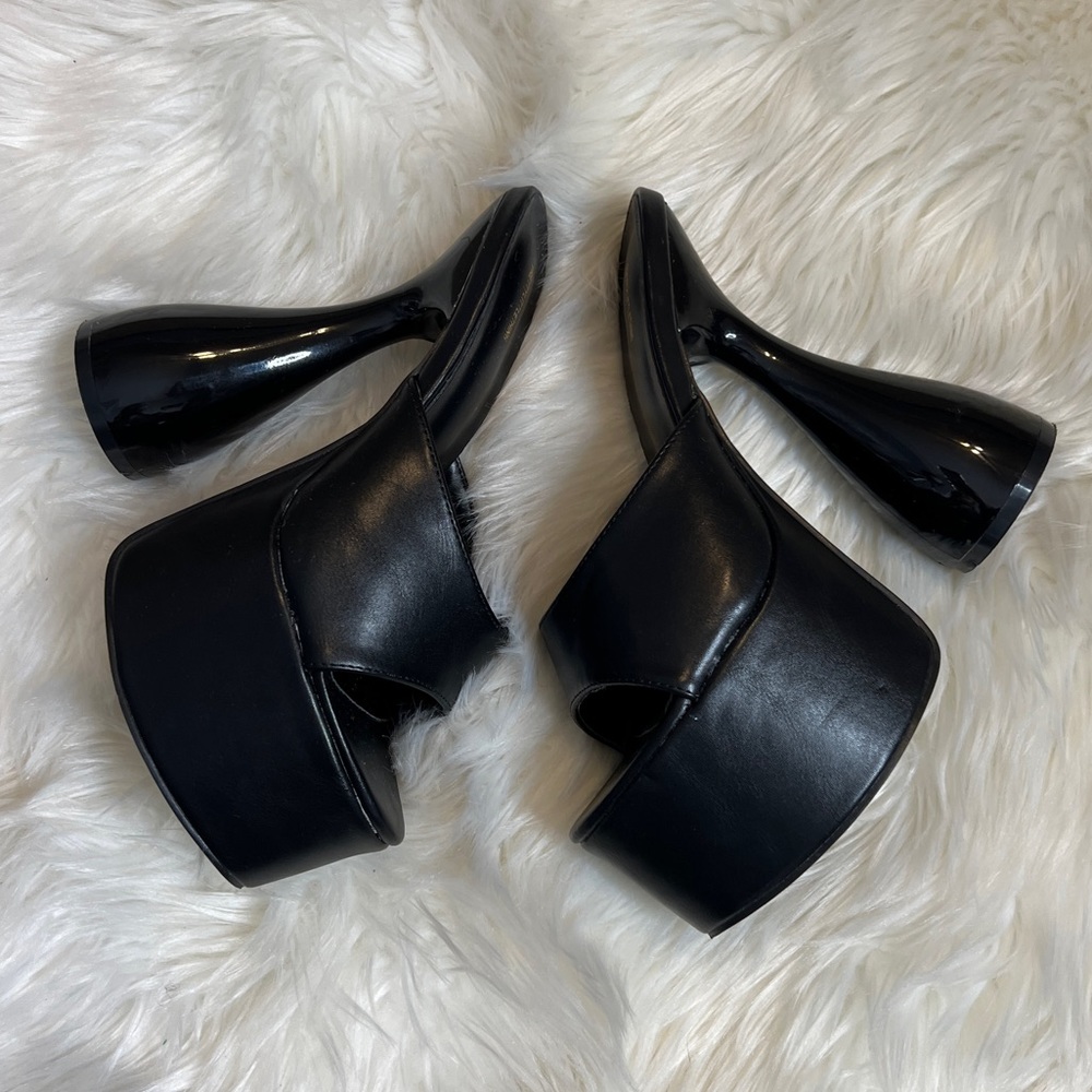 Like new pretty little thing heels - Picture 2 of 5